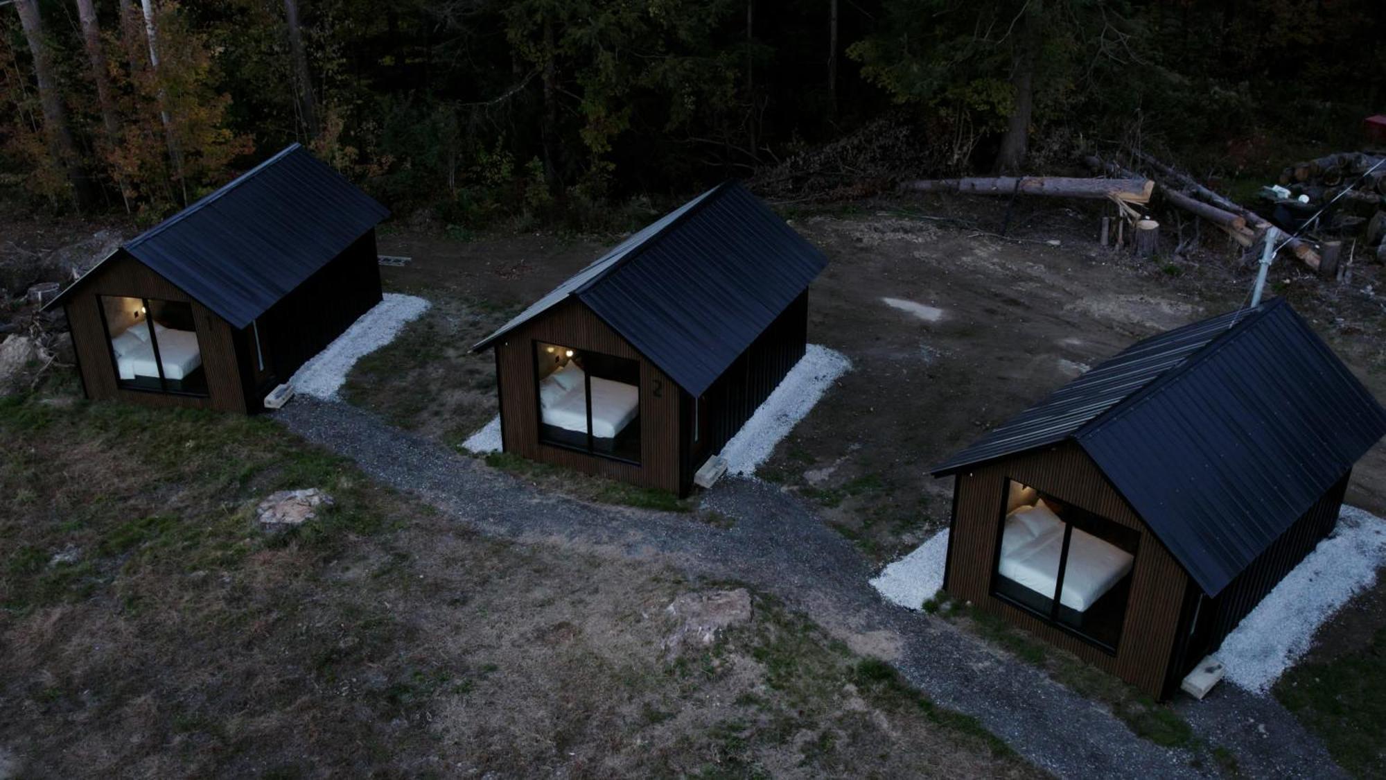 Emrose Luxury Cabins Brandon Bagian luar foto
